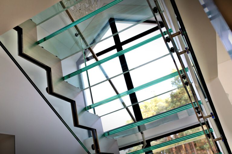 Praktyczne i bardzo konkretne szklane schody