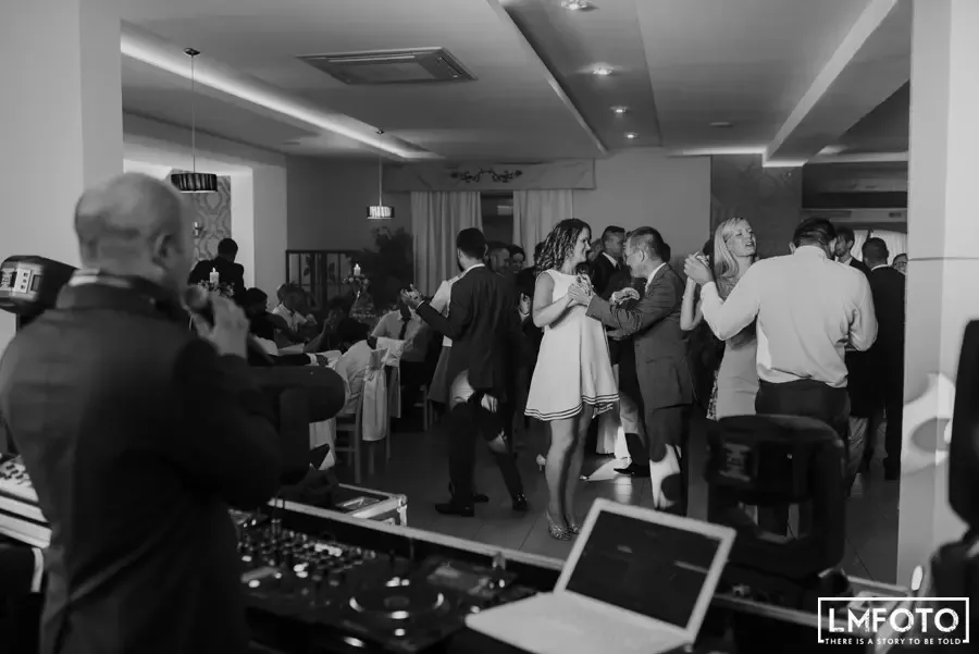 Jak wybrać idealnego DJ-a na wesele w Krakowie i na co zwrócić uwagę?