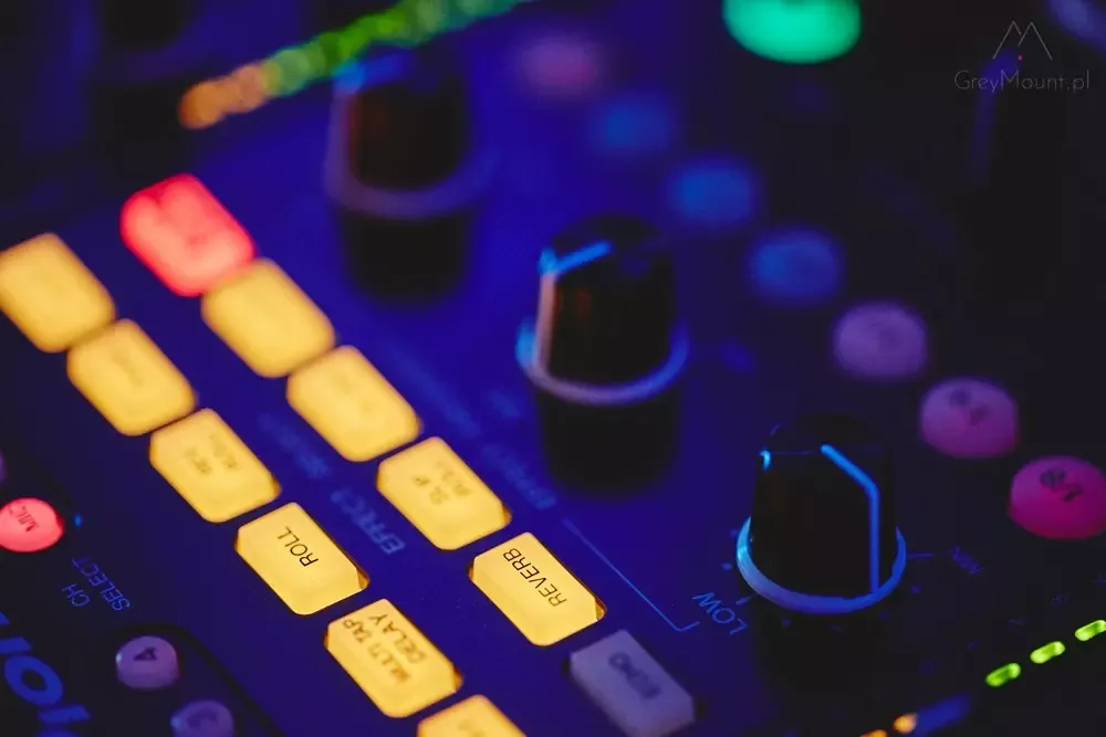 Jak wybrać idealnego DJ-a na wesele w Krakowie i na co zwrócić uwagę?